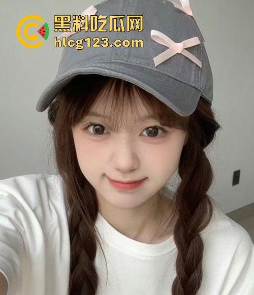 清纯前台化身肥臀母狗！淫乱视频泄露，男友狂操到屁眼红肿！-2