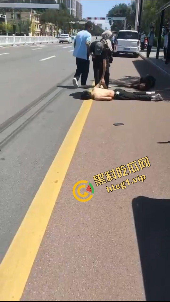 甘肃平凉捅人事件!5个精神小伙围堵1个高三学生 利用管制刀具反杀1人!致2人重伤 3人逃跑!-6