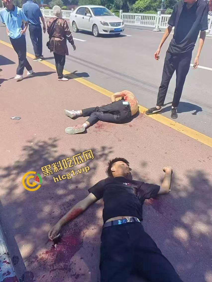 甘肃平凉捅人事件!5个精神小伙围堵1个高三学生 利用管制刀具反杀1人!致2人重伤 3人逃跑!-8