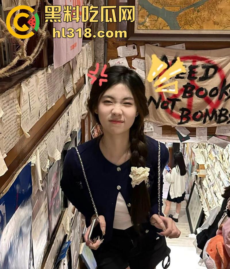 广州反差网瘾少女【陈思婷】,清纯颜值极品嫩妹,裸露粉嫩鲍鱼给炮友无套干,跪地吃鸡被射一脸!-1