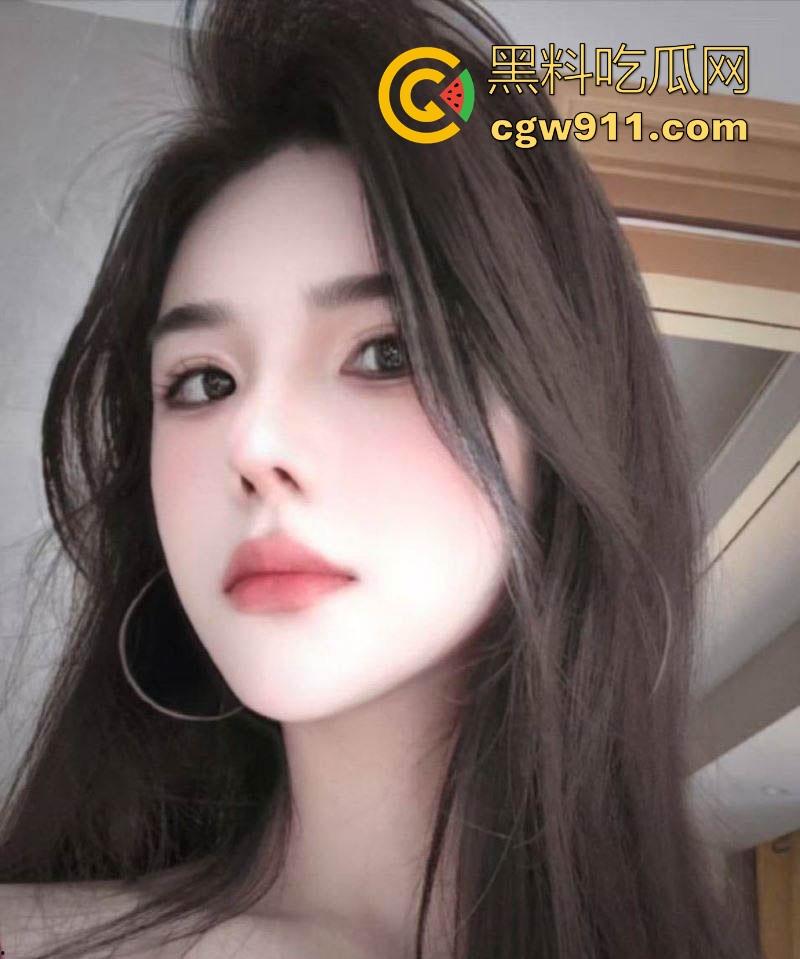 成都工商大学【李奕然】分手一月速变骚婊,soul约炮口交舔蛋视频曝光,女仆翘臀求操,炮友内射狂干!-2