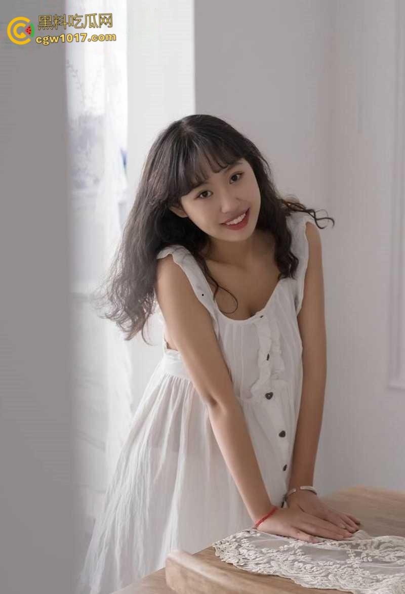 贵州爆乳嫩妹【张静玲】，手持身份证全裸自拍还债 ，浴缸岔腿揉穴自慰，巨乳晃到失焦，为了碎银甘当母狗！-3