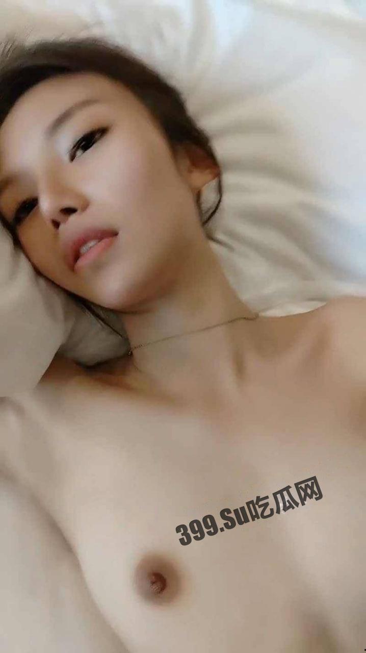 成功包养公司新来的 00 后嫩妹，小穴极其粉嫩，刮毛后的首炮测试-2