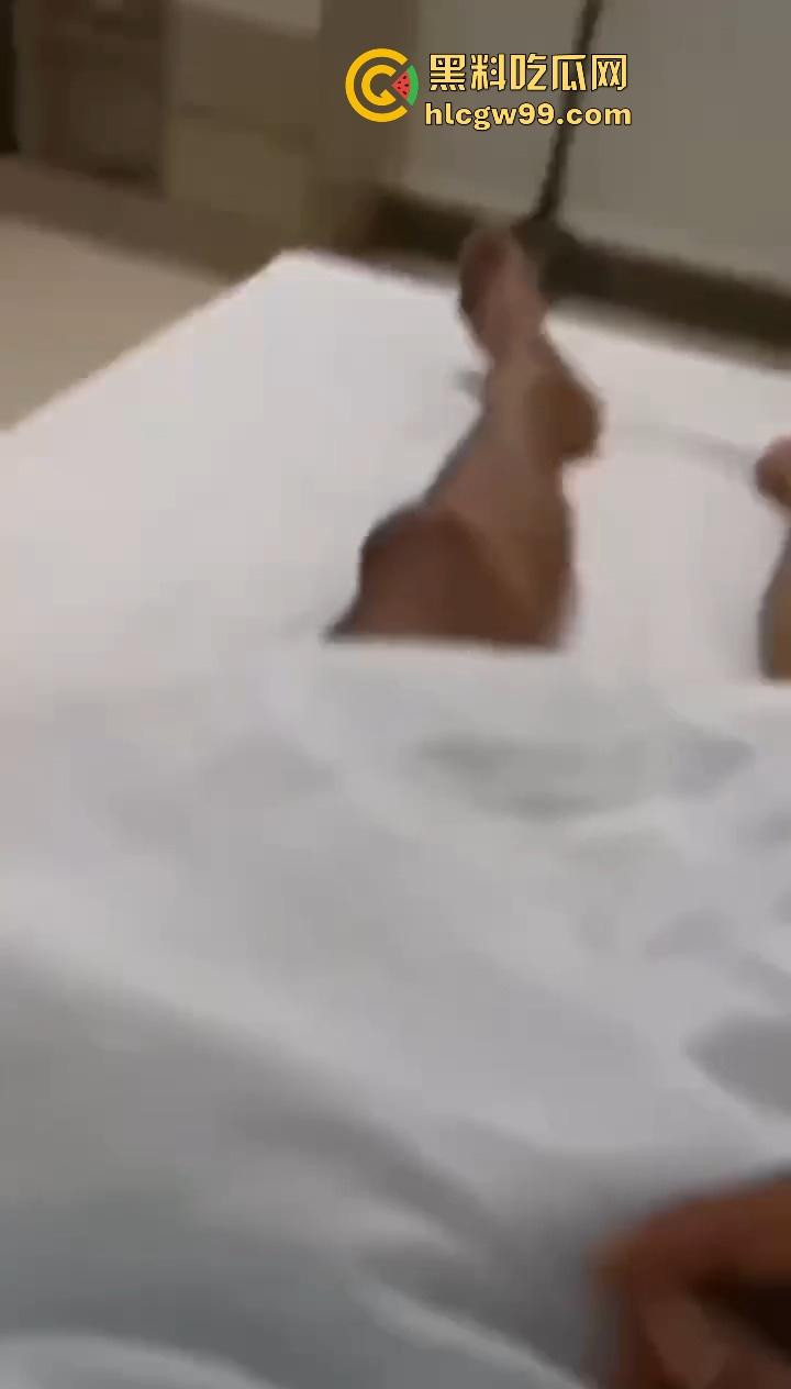 群友大屌被外围嫌弃，卖逼的还挑三拣四搞矫情？嫌鸡巴太大不肯接活，职业素养烂成这样不如回家洗脚！-6