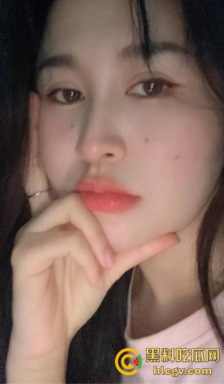 百度云惊爆富二代与极品女友啪啪视频！情侣私密日常被曝光，画面香艳十足！-11