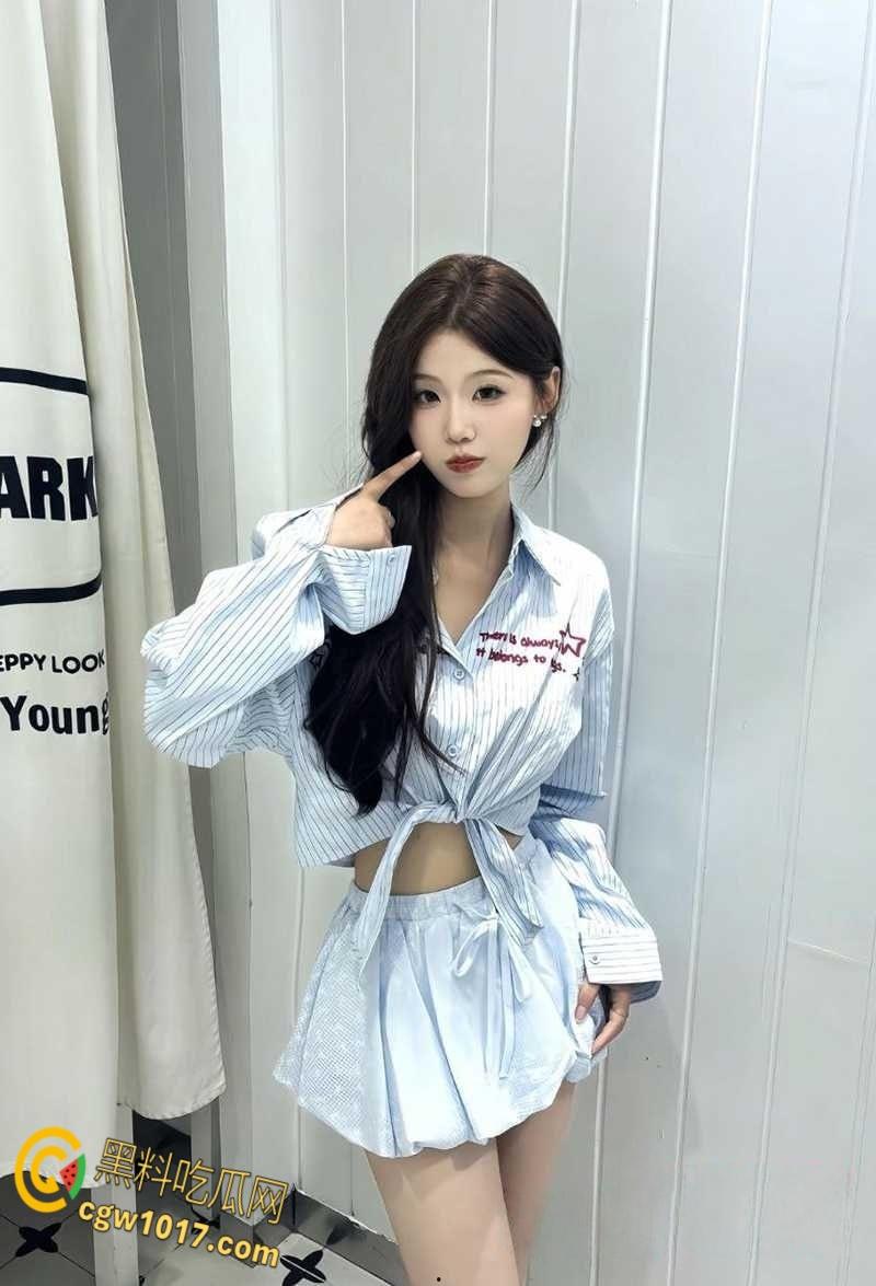 河北体院校花【蒋薇】，颜值极品风骚诱人，穿露奶情趣扮白领 镜前打桩后入，表情特写超淫荡！-2