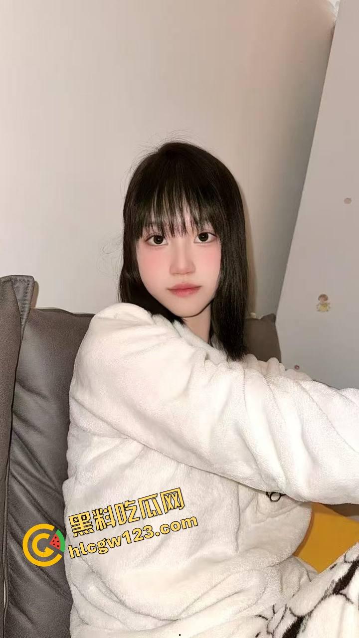 青岛大学研究生【程明琪】塌房 清纯学霸身材堪比模特，却被渣男曝光床照，粉嫩身躯全网疯传！-3