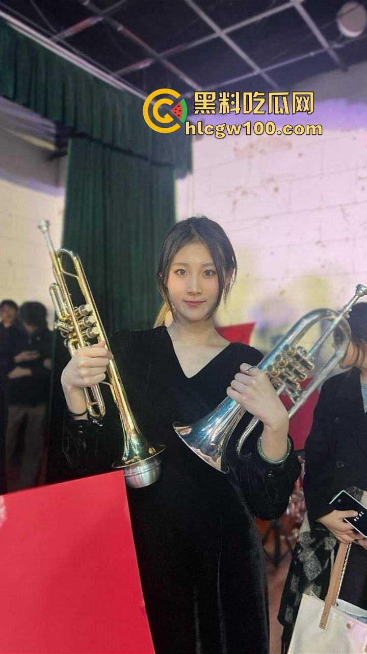 宁夏工商学院音乐生【刘思露】约炮视频曝光，全校出名的骚母狗免费白嫖爽！-5