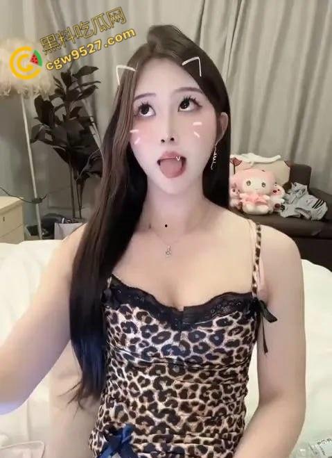 武汉超高颜值TS【柔柔】与金主私密缠绵，辣眼绝伦！天使脸孔隐藏着颠倒众生的本领-4