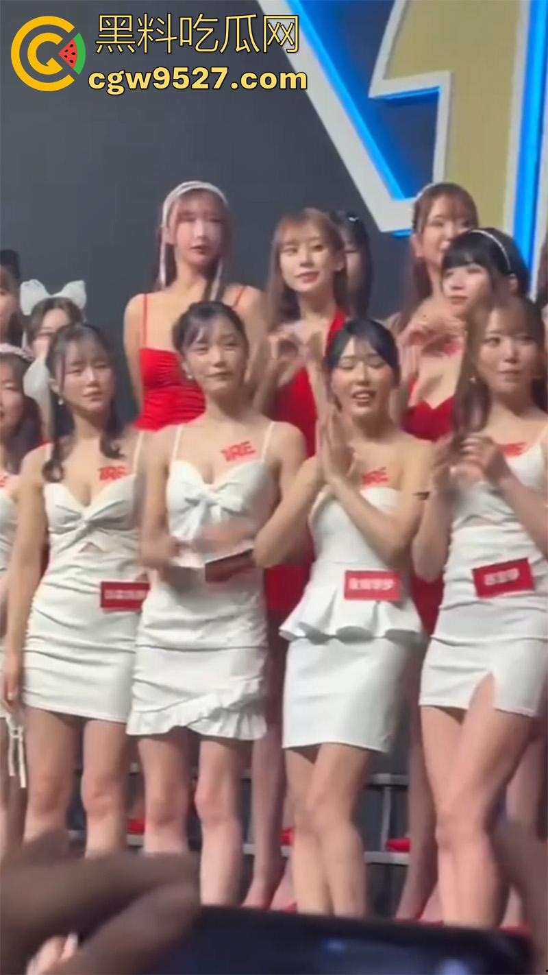 这才是男人天堂啊,台湾成人展盛况,各路老师齐聚一堂,大胆展示性爱姿势,这里面有你喜欢的老师吗?-11