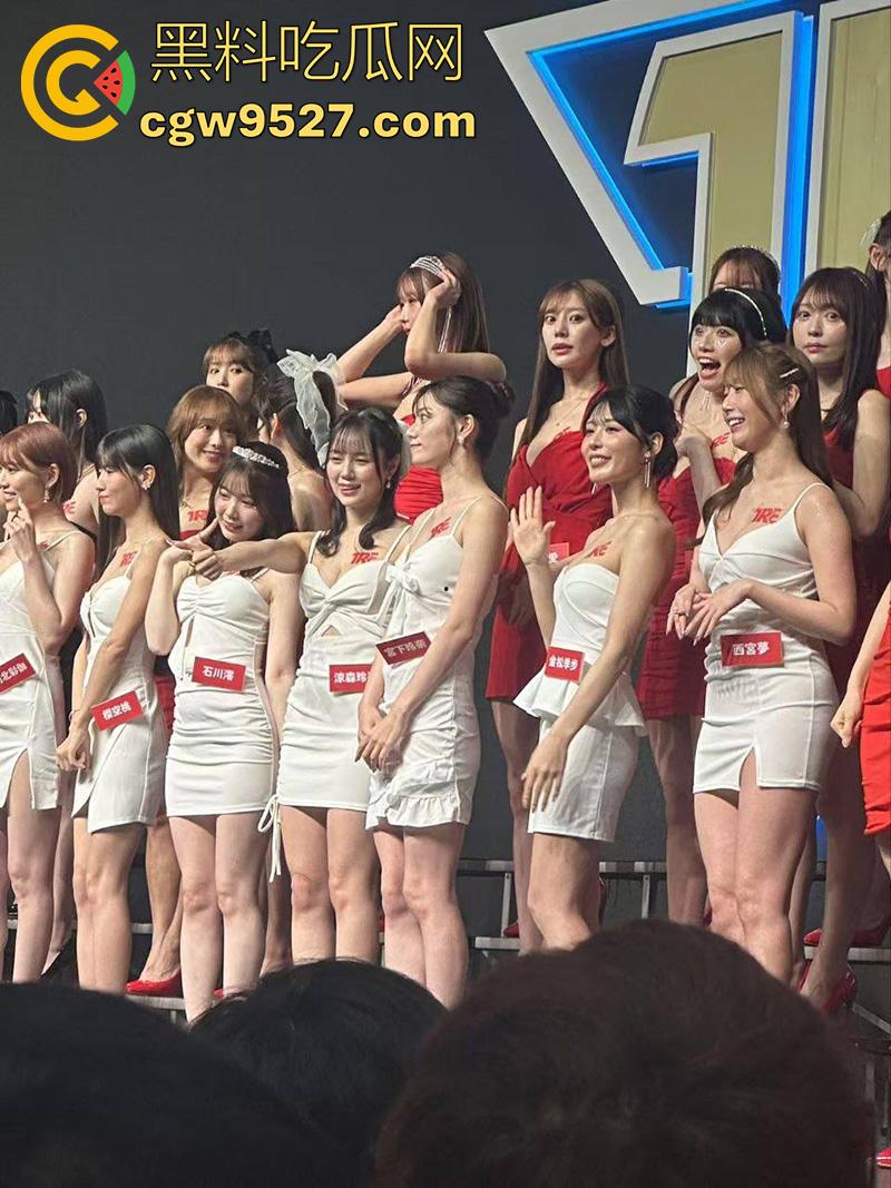 这才是男人天堂啊,台湾成人展盛况,各路老师齐聚一堂,大胆展示性爱姿势,这里面有你喜欢的老师吗?-12