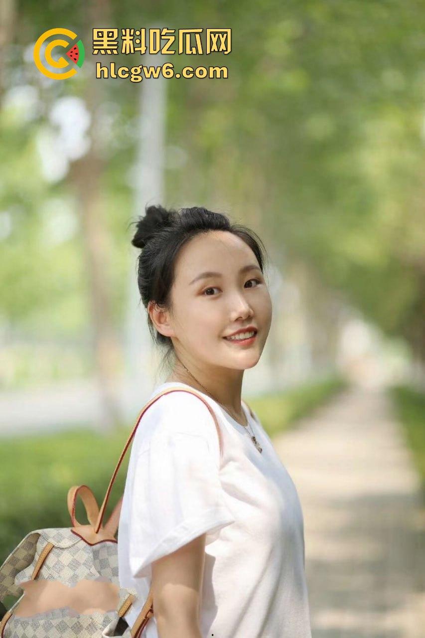 强烈推荐!!!微胖巨乳大三学姐【梁玉婷】和男友性爱视频曝光,真让人流连忘返。-4