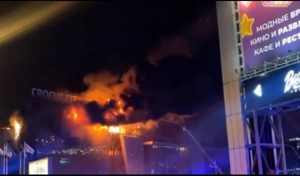 俄罗斯莫斯科附近克洛库斯市政厅枪击事件 特种部队突袭大楼大战恐怖分子 死亡上百人 遍地尸体 现场直达-7