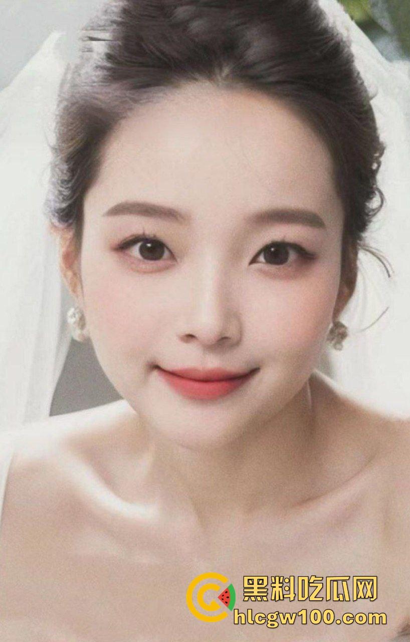 武汉骚货【高洁】已婚前女友变炮友,平时清高床上浪叫,肥穴水多舔鸡巴嗷嗷浪,嫌老公没情趣不够爽!-1