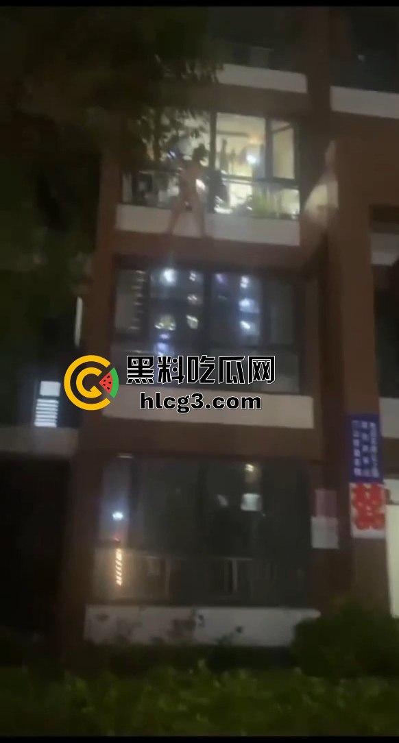 偷情中途翻窗不慎摔下引发大骚动！消防员紧急出动，小区吃瓜群众围观全过程！-7