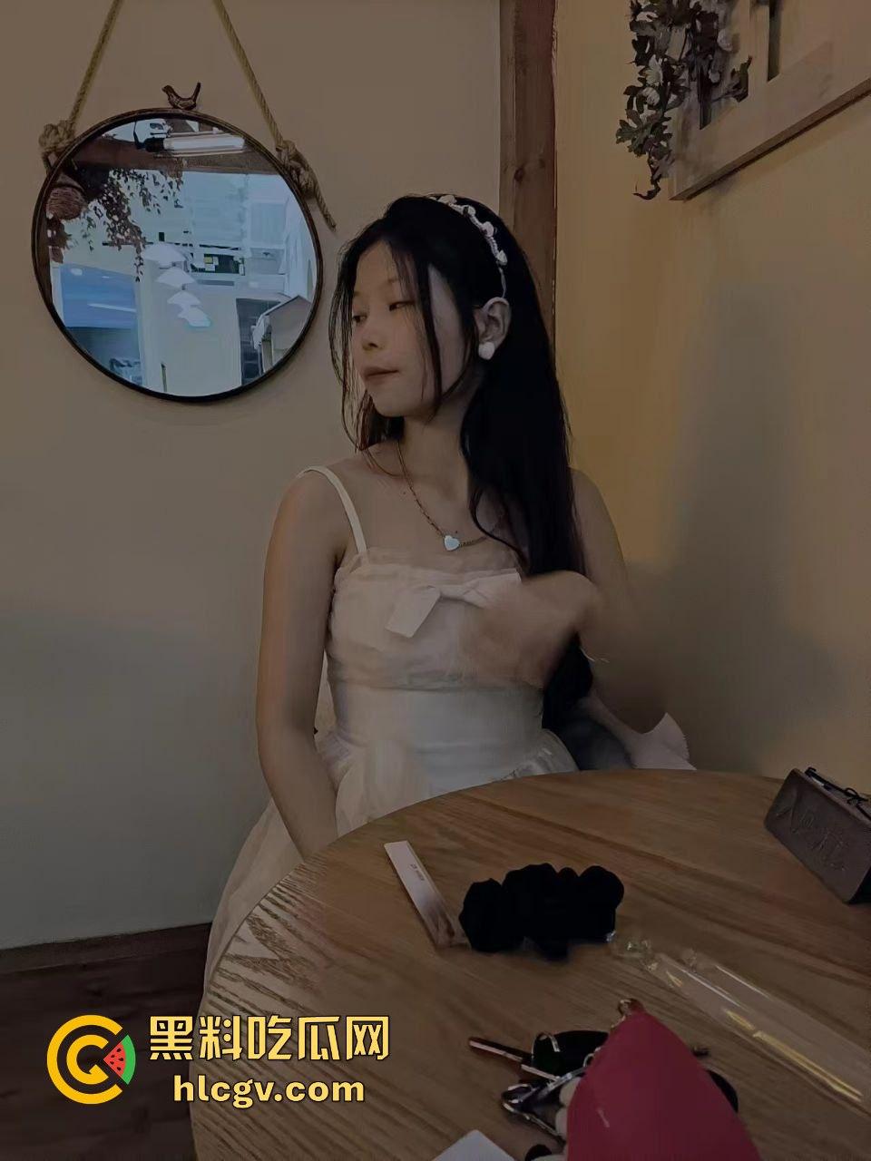 无锡职业技术学校21岁小母狗【李宛如】云盘视频泄露！黑色蕾丝情趣内衣勾魂，口交后入，最后颜射直击第一视觉！-3