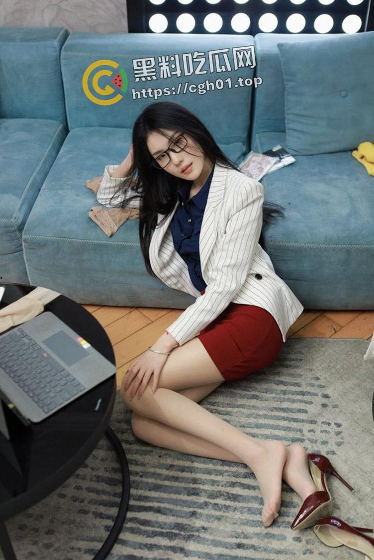 传媒大学校花学姐的美脚诱惑 足控狂喜 学姐别舔了 快放我嘴里-3