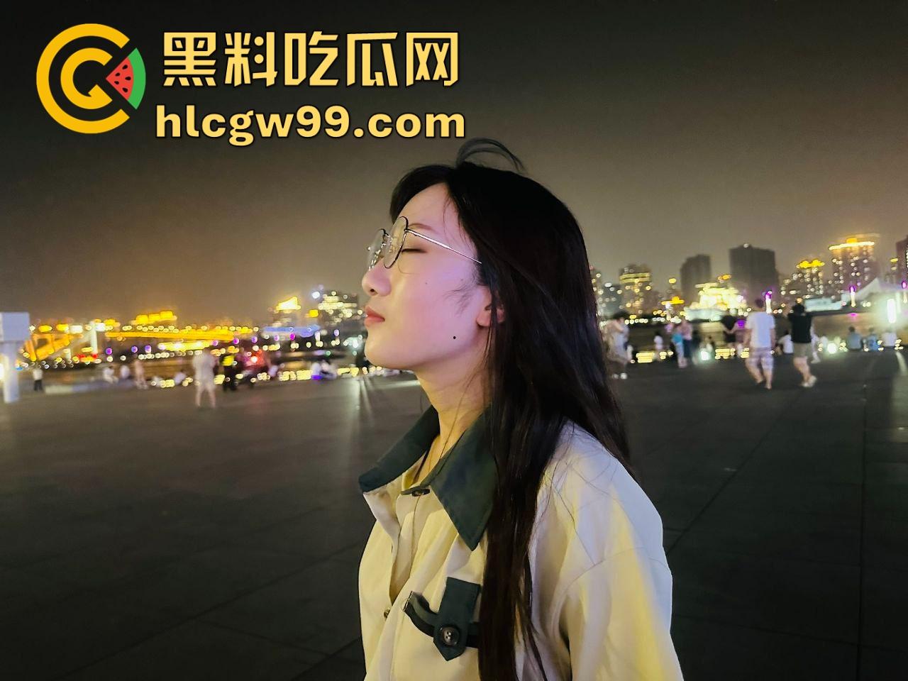 江西财经大学大二反差学妹【张莹莹】调教视频曝光，被巨屌金主调教成性奴 ，沉迷吃鸡无法自拔！-2