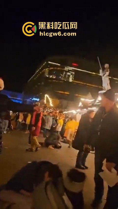 德国马格德堡发生车祸，一辆宝马车直撞向人群，疑似恐怖袭击！！-8