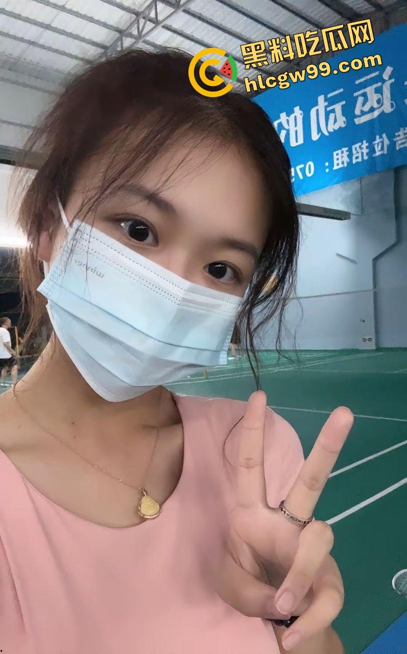 抖音清纯嫩妹反差学生妹『Jessic』私底下酒店约炮会员大哥，粉色上衣塞满后怼嫩逼！独家曝光流出！-3