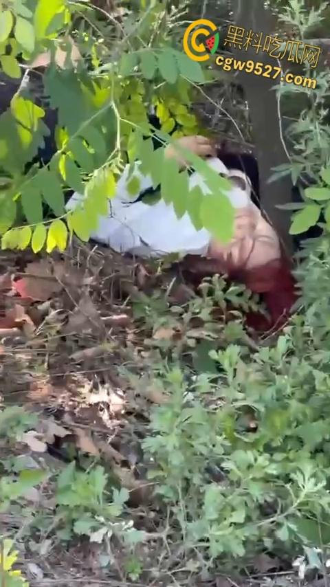 抖音清纯机车妹【是肉肉呀】，路边高速压弯，不慎滑倒人都甩飞了，这下全村又得开席了 !-7