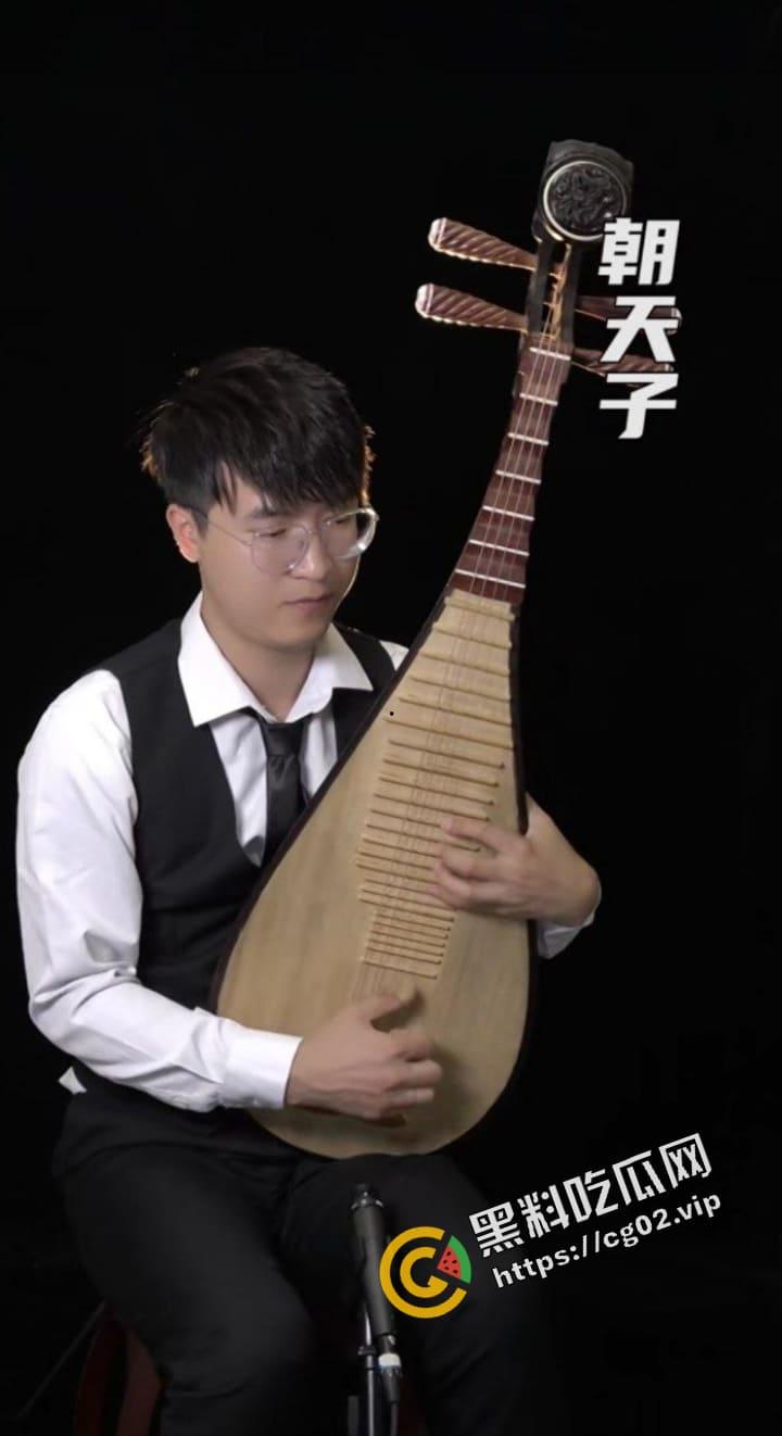 开盒曝光！抖音【会一点琵琶的邵老师】真名邵挺 有家事且女儿刚四个月的情况下 勾引学员 裸聊打飞机 视频曝光！-2