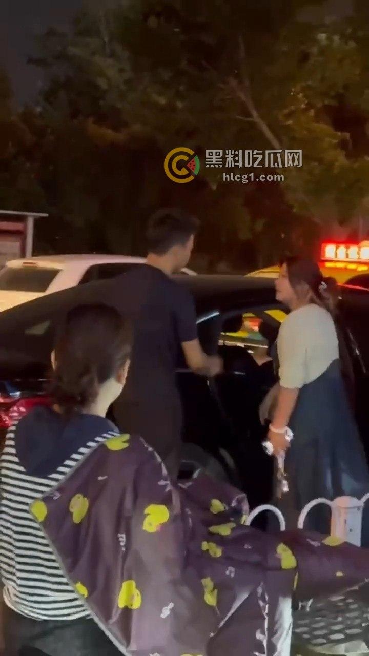 震撼现场！南京奥迪车主带小三遭正妻当街围堵，引发全城大堵车！-2