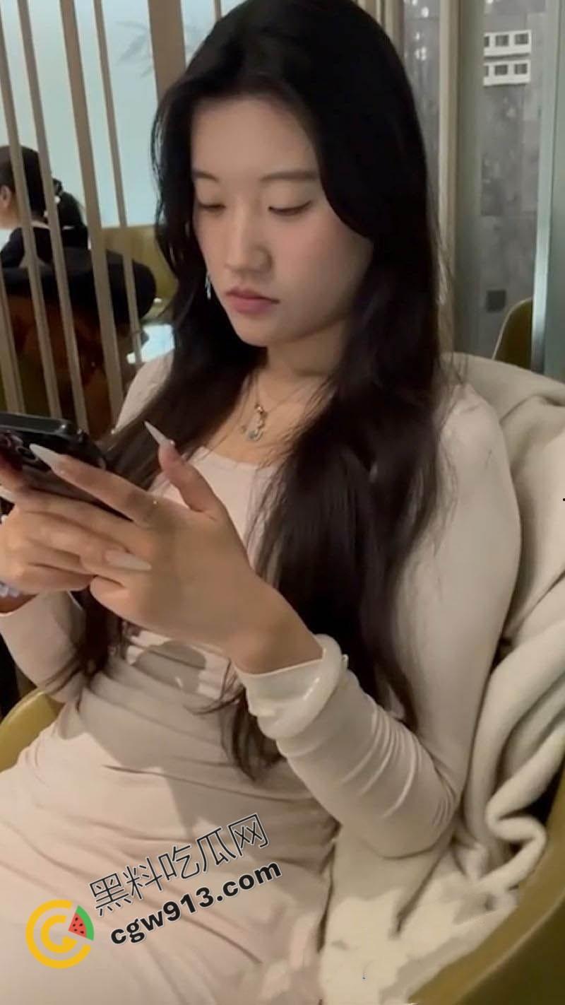 成都高颜值拜金婊陈昕怡的荒淫生活曝光：诱惑金主反遭报复，淫荡画面引爆网络-2