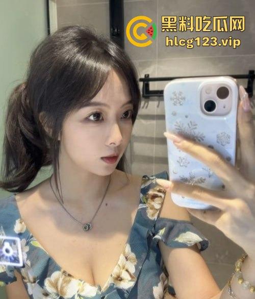 广西南宁咖啡店老板娘马苏被曝偷情！黑丝后入猛操到欲仙欲死，简直就是人间尤物！-1