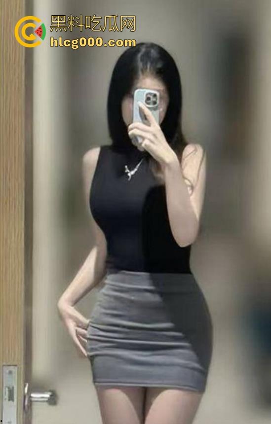 海角乱伦，姐姐化身性感尤物，情趣丝袜搭配红底高跟，跪舔大屌求操，撩人到炸！-1