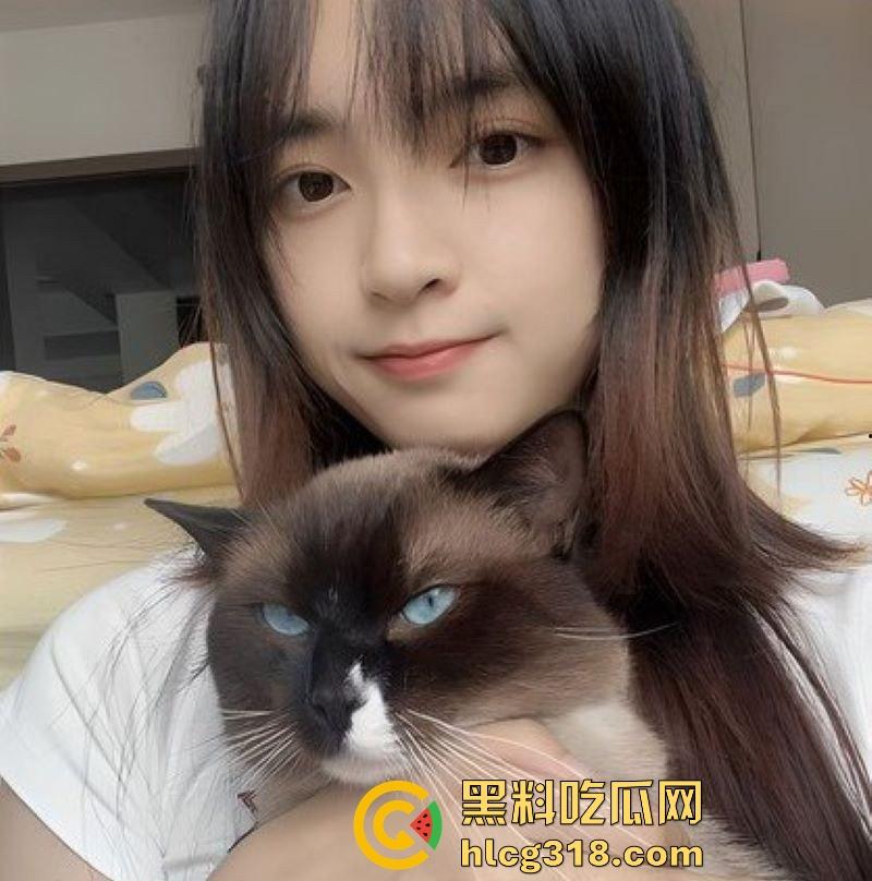 广东工业大学可爱学姐【刘萌萌】清纯良家露脸口交，蜜桃翘臀香艳肉体，喂不饱的淫荡母狗！-1