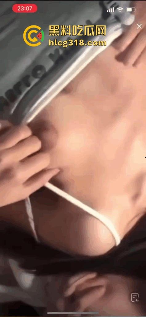 深夜档抖音战神？擦边网红夜间大整活，简单的擦边已经不能满足了，直播疯狂揉胸半裸出境，福利大放送！-2