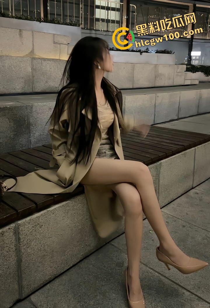 学成归来的肉丝小姨子【张佳】回家过年不忘老本行，约炮猛男酒店各种爆干骚逼内射！独家曝光流出！-1