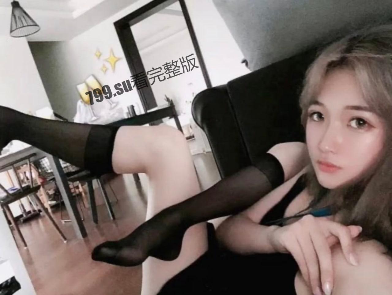 00 后金发美少女玩交友 APP 约出来喝酒灌醉拖回出租房肆意玩-4