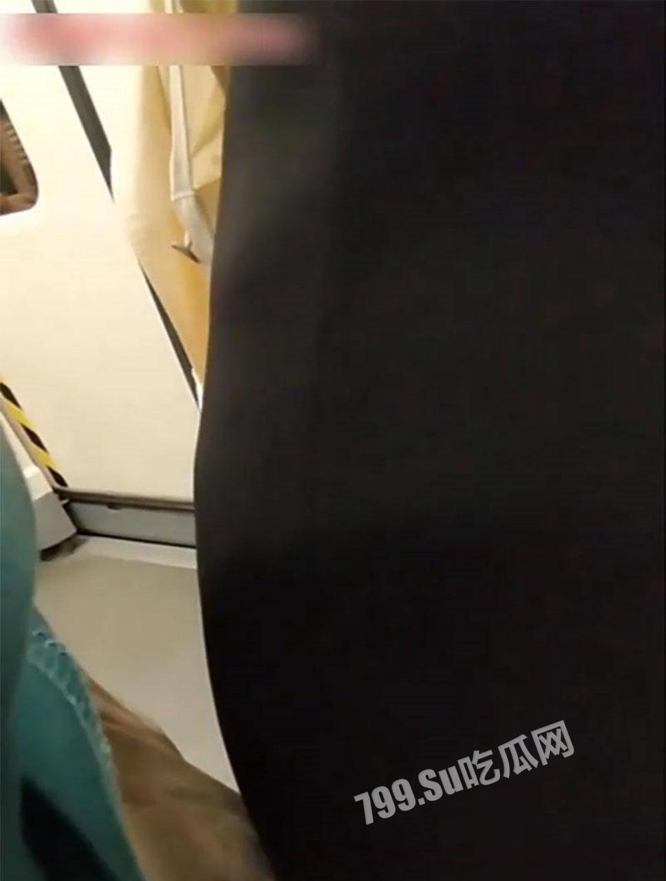 户外顶臀 强制顶射摸臀 当着男友的面 顶射气质美女！-7