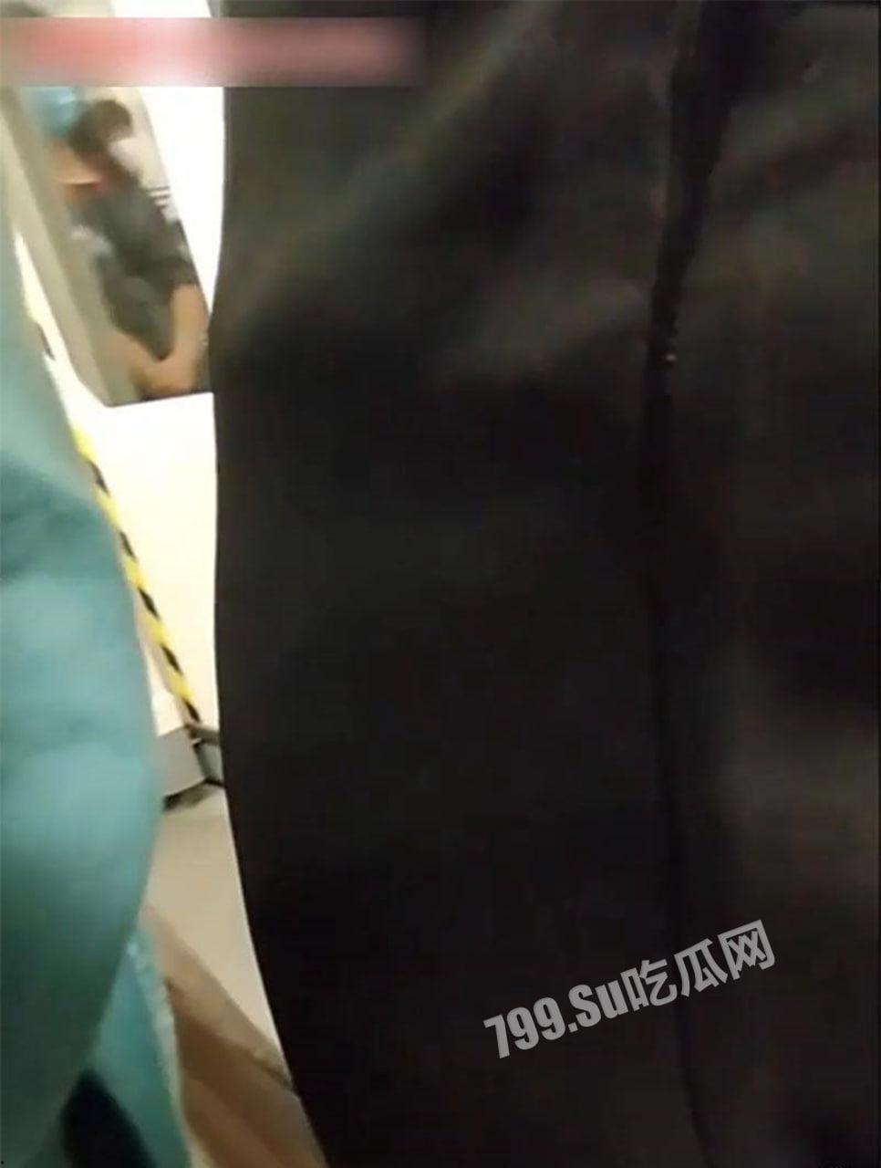 户外顶臀 强制顶射摸臀 当着男友的面 顶射气质美女！-8