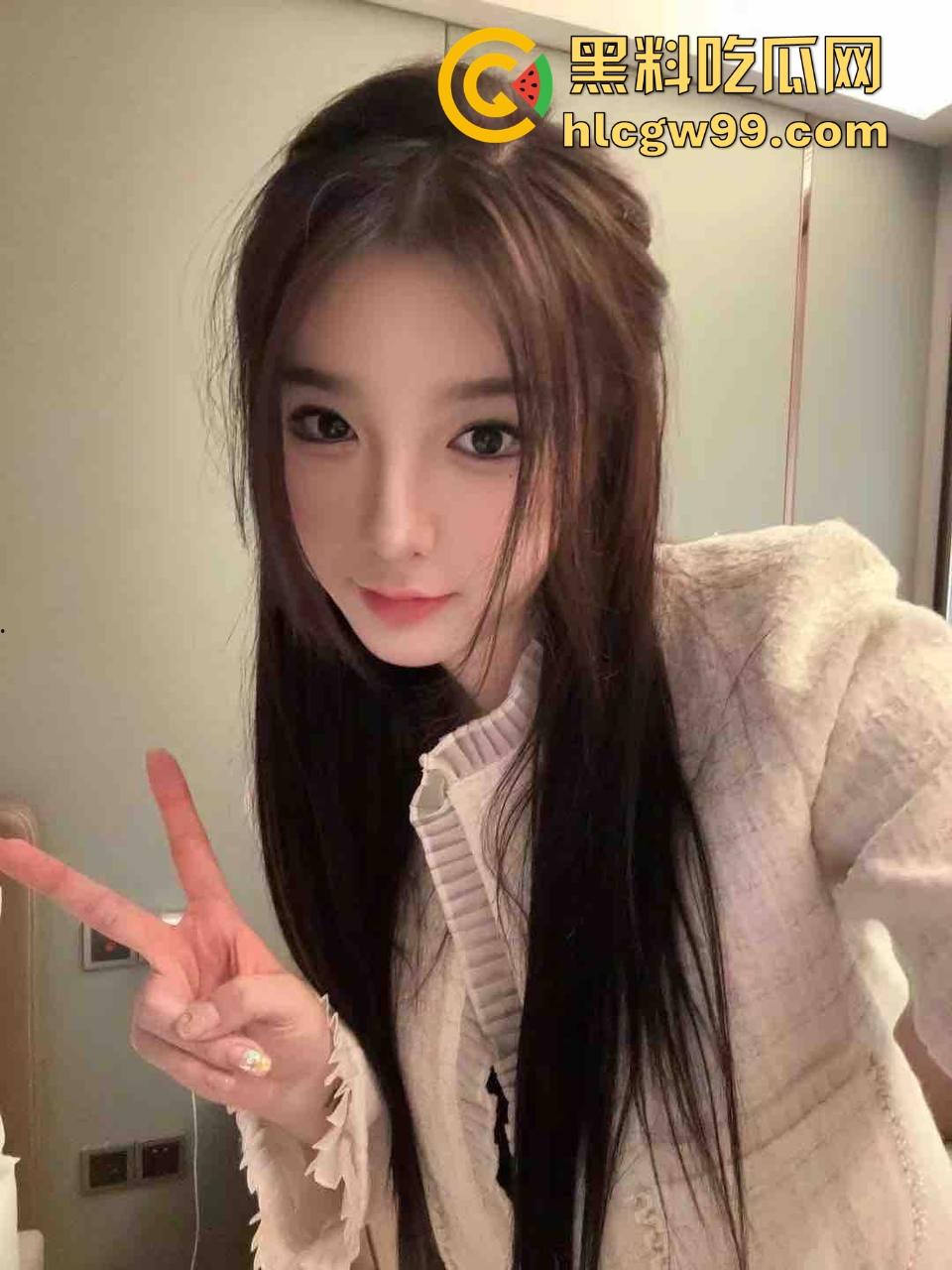 高颜值极品萝莉小母狗【穆穆】娇小白嫩身材，连白虎馒头又甜又骚都无可挑剔，唯一问题就是雷子太小！-1