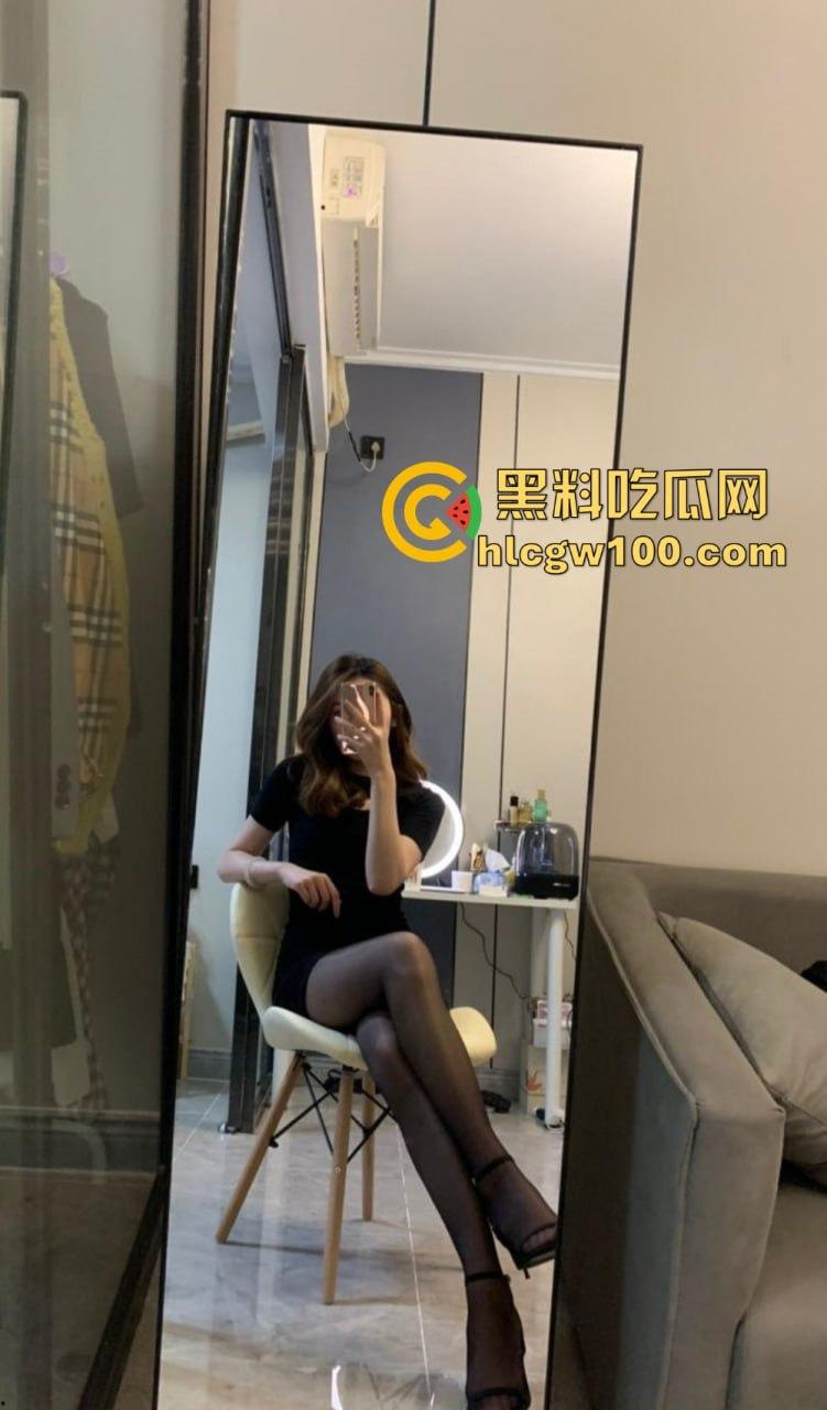 北京『赵娜颜』值身材太绝了，被金主包养成专属小狗，听话到让人上头，性感穿搭骚气媚态，婊王舍她其谁？-9