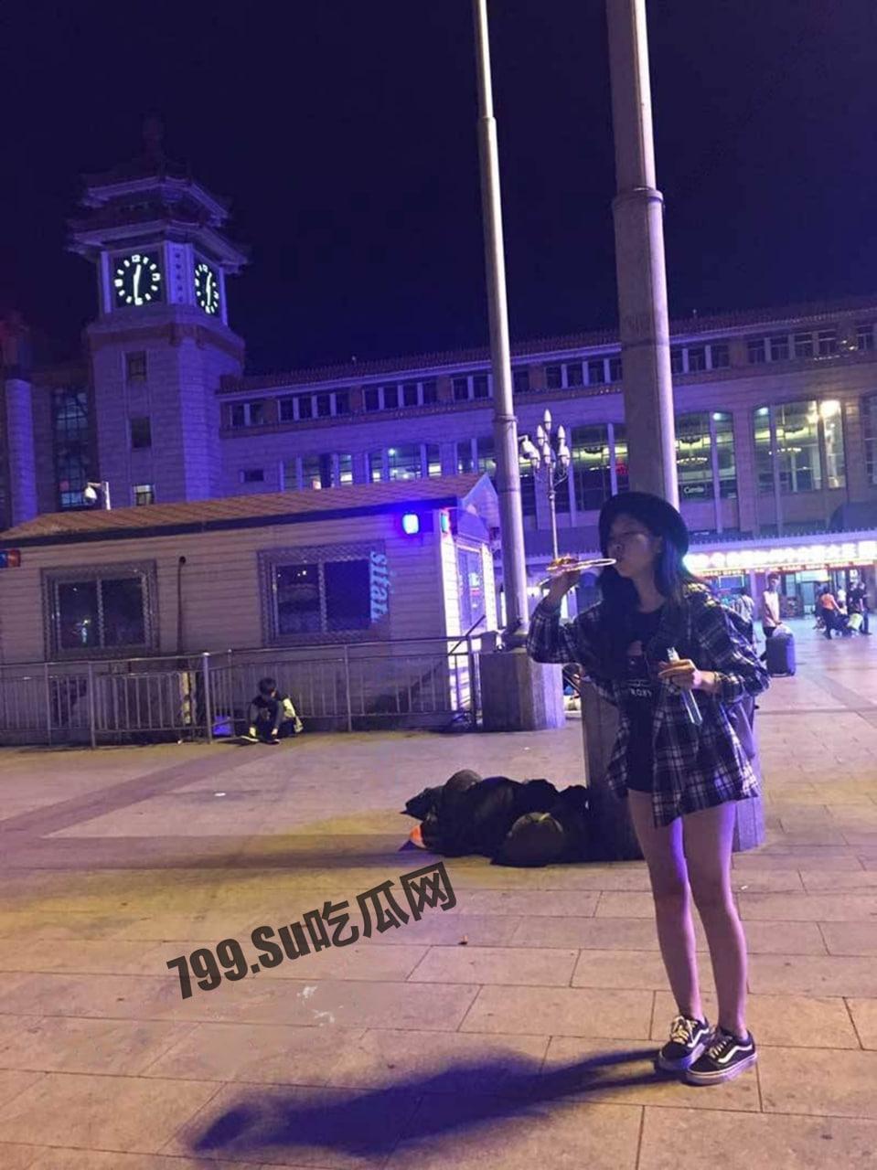 云盘泄密 大一小情侣情趣房啪啪视频流出 青涩探索 SM 新玩法 略显生疏 但充满了青春荷尔蒙的味道-2