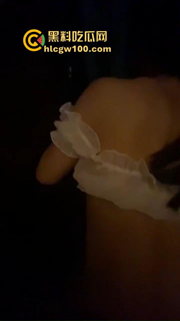 郑州【严冰】被干爹包养成床上玩物，大哥花钱买爽，连续几天没日没夜地操，逼都肿了还要干！-14