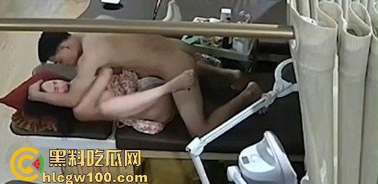 美容院巨乳老板娘和情夫在店里偷情，丈夫发现将视频愤怒爆光,奶子是真的大   场面刺激劲爆！！-10