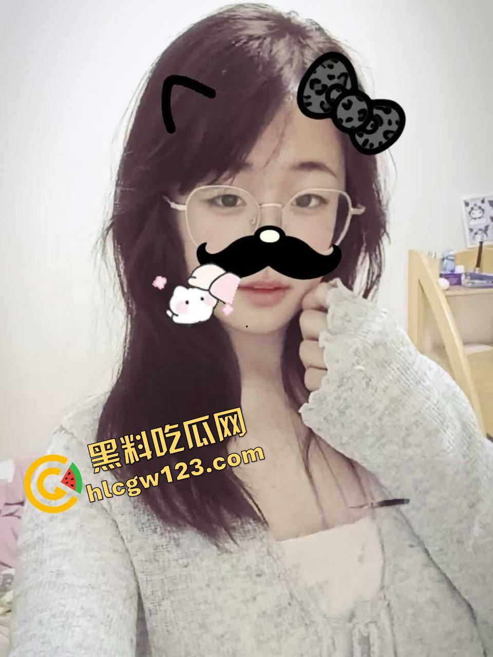 宝鸡文理学院【亢彦如】清纯女学霸化身黑蝴蝶母狗，日撸三四次发骚视频，扣逼揉奶玩疯了！-8