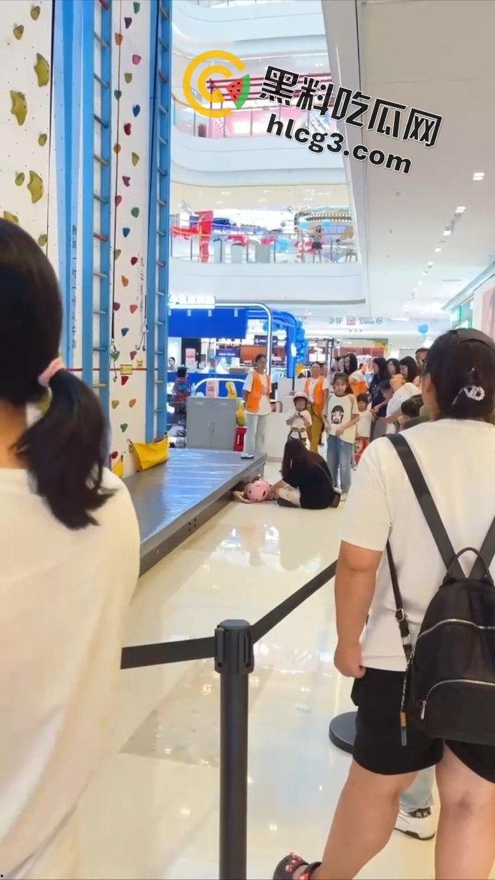 肇庆四会市攀岩小孩掉下来的惊悚瞬间,家长们心碎不已!-5