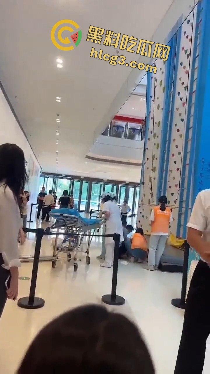 肇庆四会市攀岩小孩掉下来的惊悚瞬间,家长们心碎不已!-6