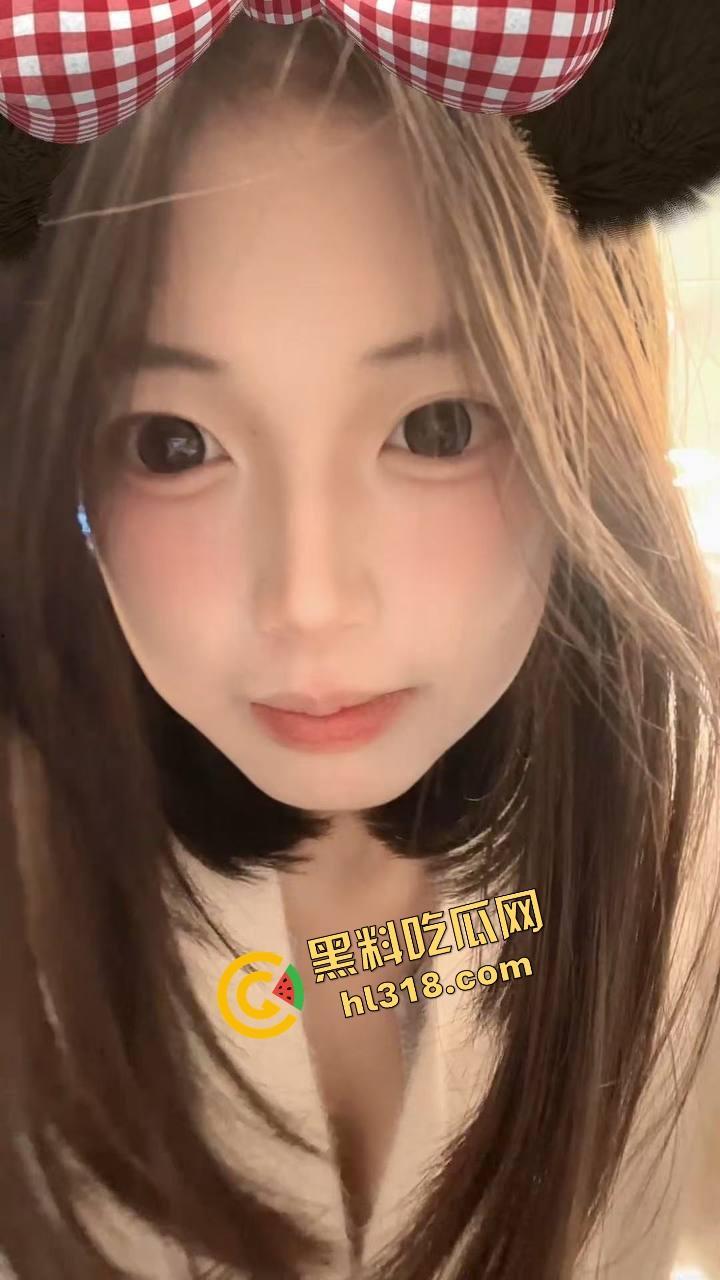 连云港河边裸泳妹子现身，天气一热直接全裸脱下水放飞自我，亲密接触大自然，真就不怕被人看！-1