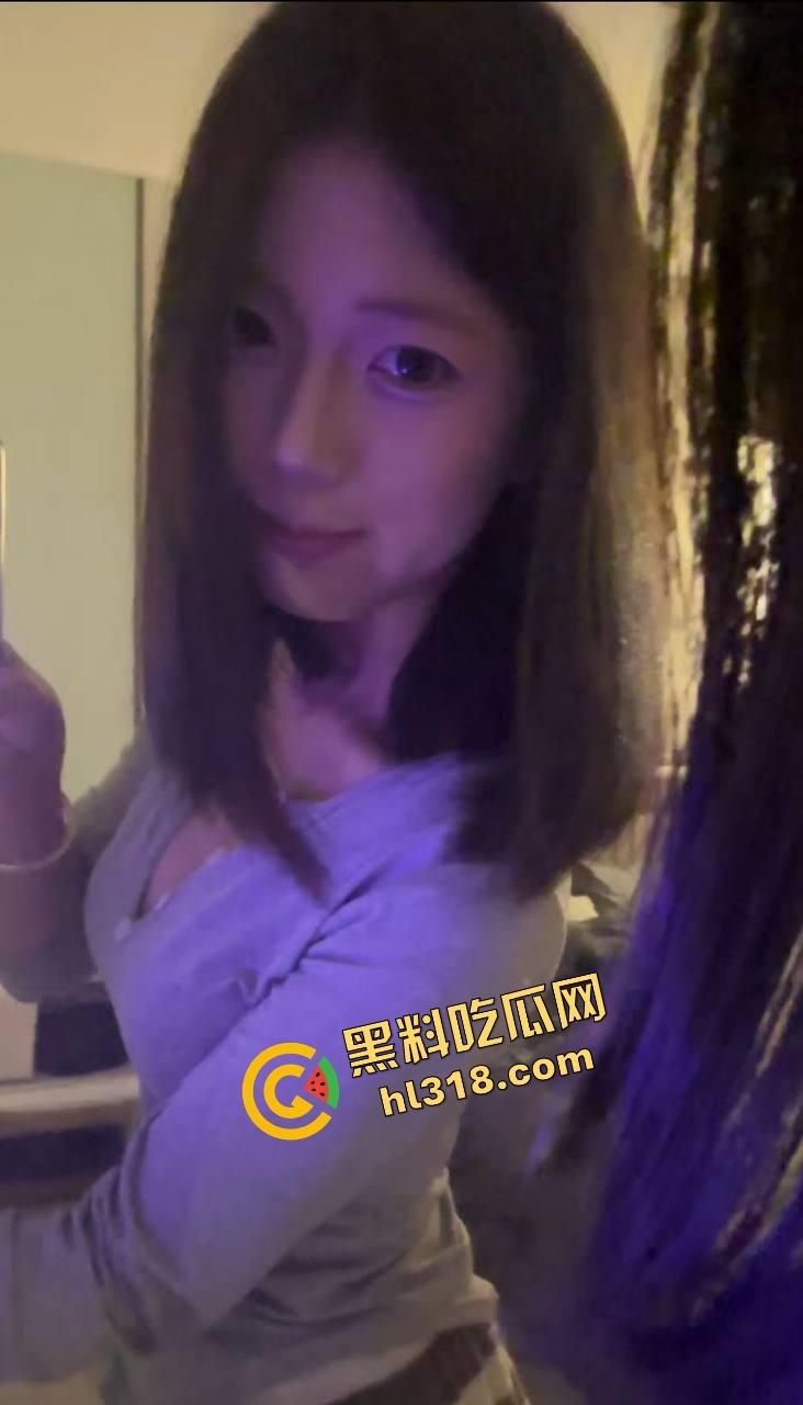 连云港河边裸泳妹子现身，天气一热直接全裸脱下水放飞自我，亲密接触大自然，真就不怕被人看！-4