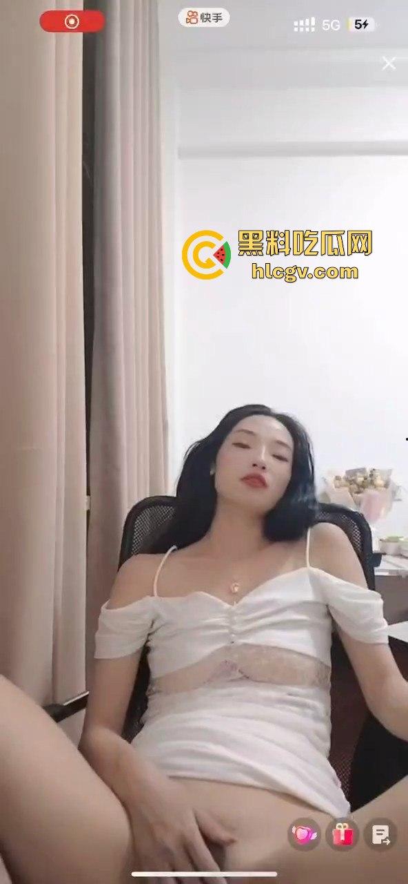 抖音快手走光合集,为流量真空直播成标配?学生妹刚成年就漏奶求粉,社会风气真是越来越离谱!-13