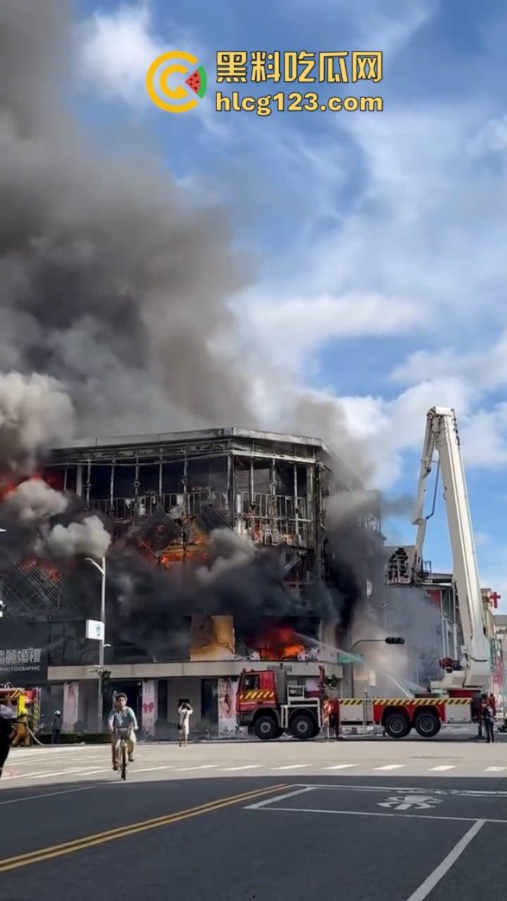 昨日突发！【台湾高雄市】林森路一婚纱店发生重大火情 主楼直接烧得只剩框架损失惨重-4