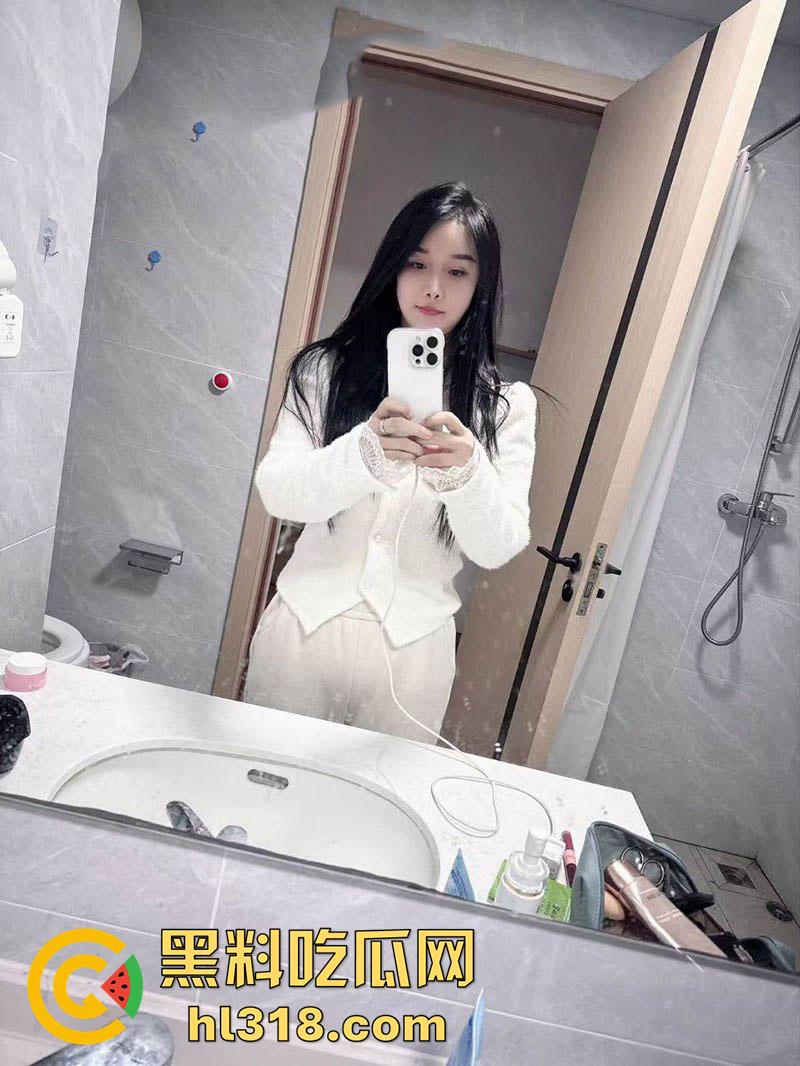 操别人的美娇妻就是爽！上海极品人妻叶沐晓，背着老公偷情出轨，彻底堕落成炮友的性感母狗！-1