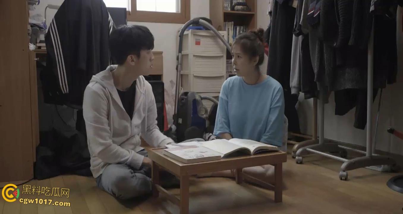 韩国三级伦理《 课外的回忆》中文字幕，受过富婆凌辱的男人，艳遇暗恋自己的女学生，男主该如何选择呢？-1